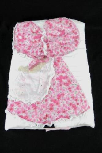 Vintage Sun Bonnet Sue Handmade Baby Blanket Pink White Floral Appliqued Ribbon