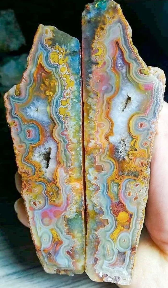 Amazing agate crystals! in 2021 | Crystal aesthetic, Crystals, Rocks and gems