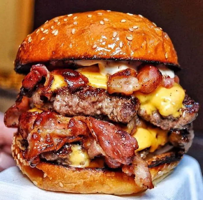Bacon cheeseburger - Food & Drinks