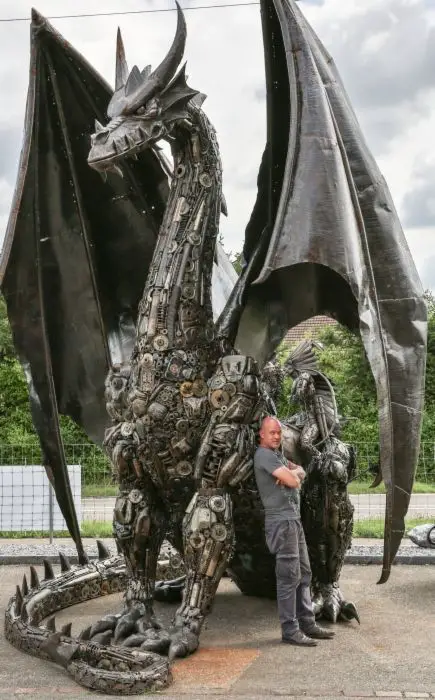 10 Amazing Dragon Sculptures