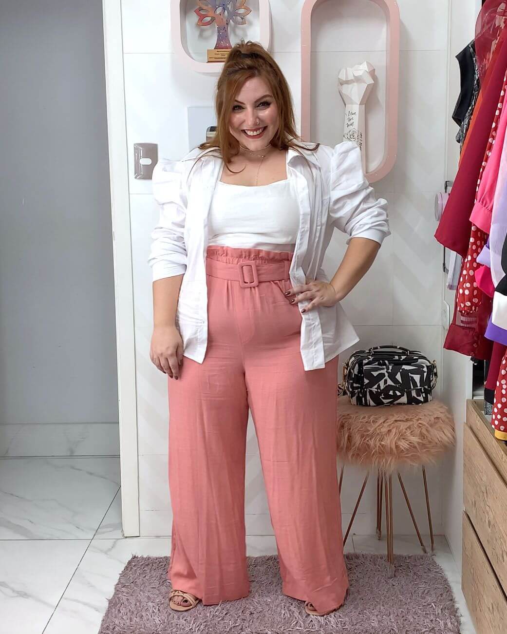 Como variar a camisa branca plus size: 9 jeitos de usar | Looks plus size