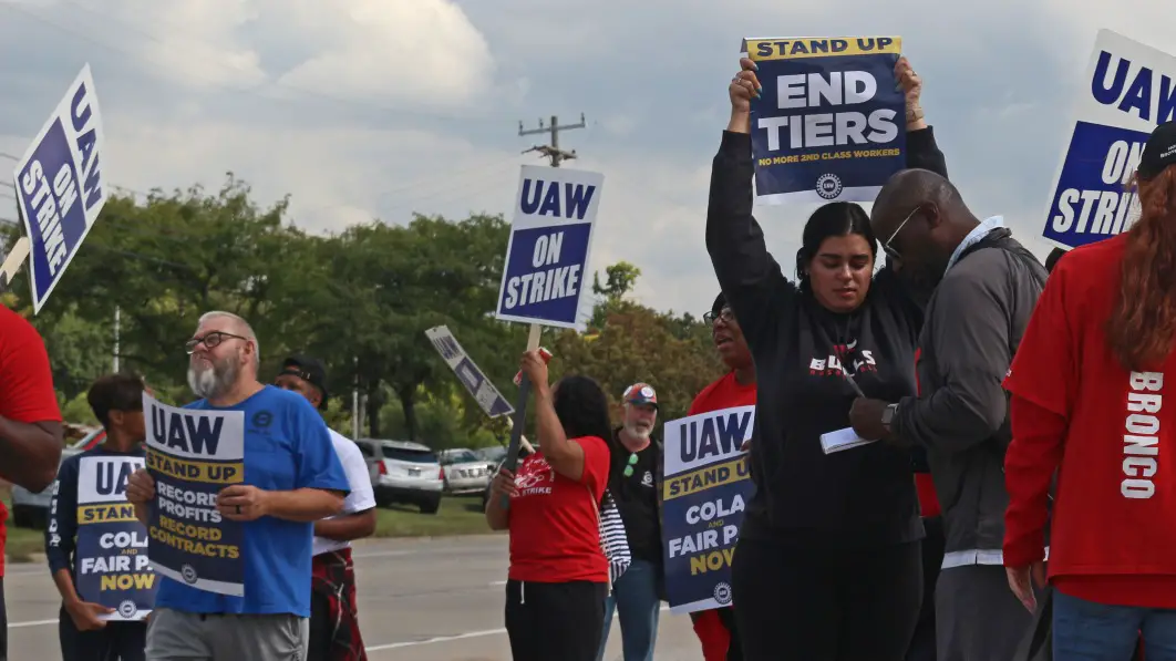 uaw-announces-progress-with-ford,-expands-strike-with-gm-and-stellantis