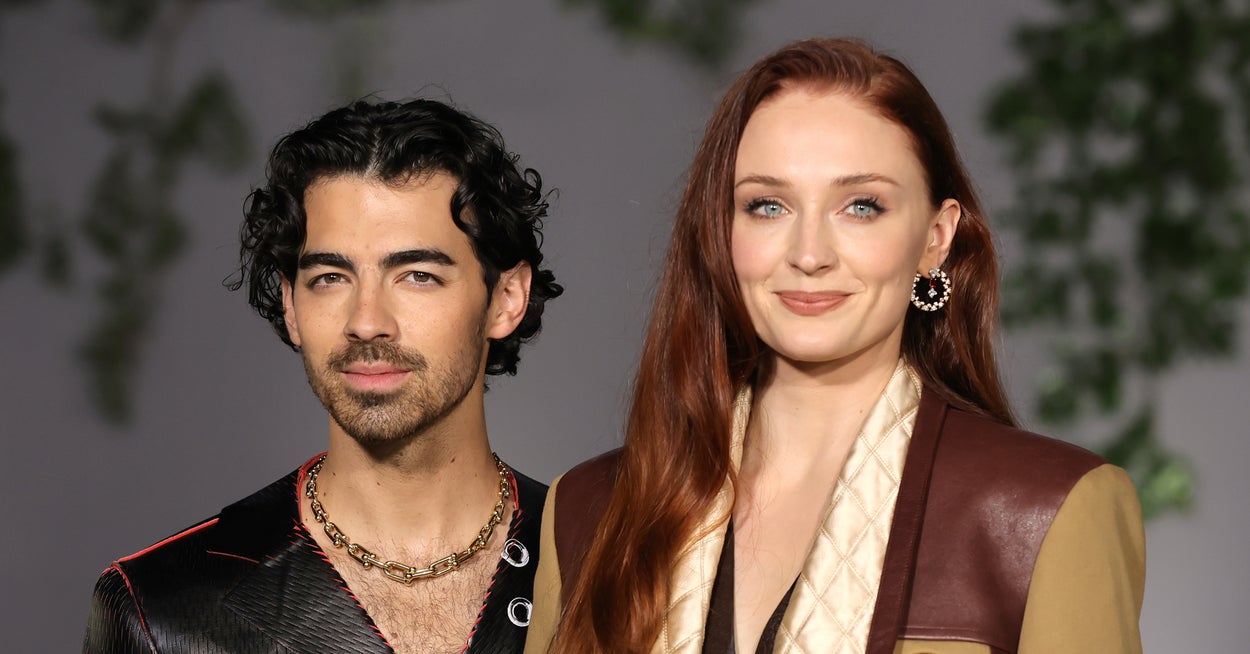 Amid Reports That He And Sophie Turner Have Split, Joe Jonas Posted A New Picture Of Him Wearing His Wedding Ring