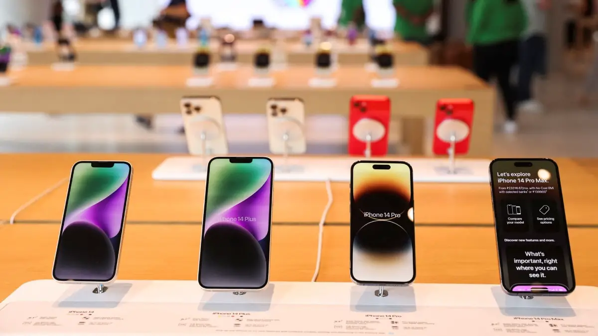 Apple to Likely See iPhone Sales Dip, Could Record 1.6 Percent Drop in Total Quarterly Revenue