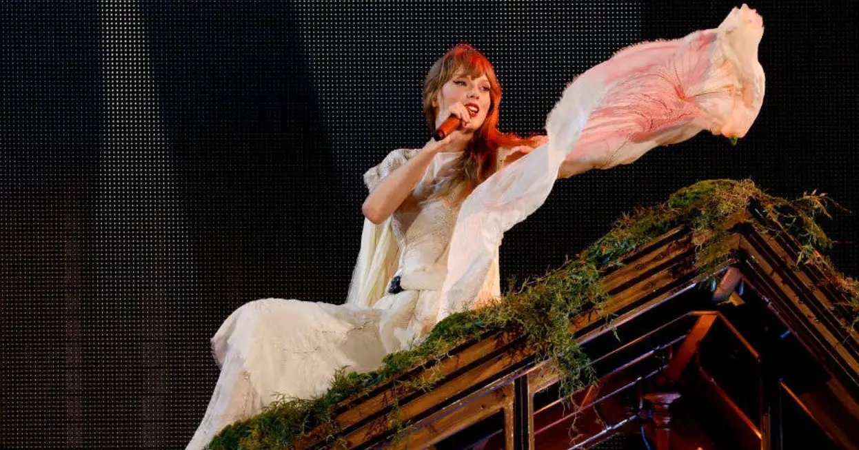 While Performing The Eras Tour In Tokyo, Taylor Swift Nearly Fell (Twice) And This Is How She Handled It