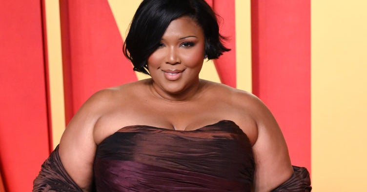 Lizzo Shared A Cryptic Post About Quitting And Feeling Like The "World Doesn't Want" Her Here, And Celebrities Ran To Support Her