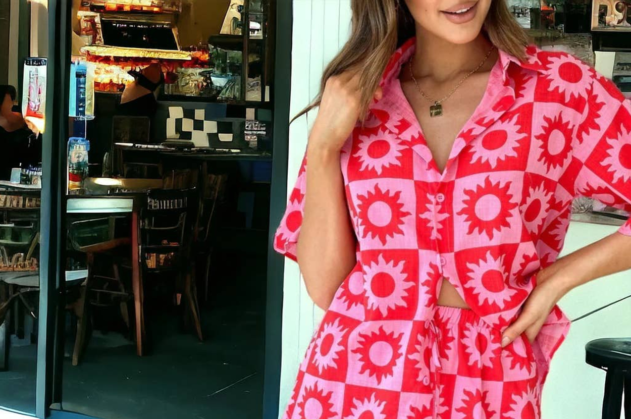 42 Stylish Vacation Outfits That Pop In Photos