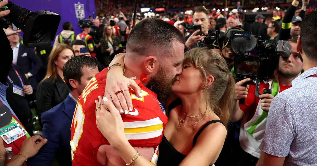 Taylor Swift's IG Selfie Debut With Travis Kelce Is Causing Commotion Because Of Who Joined Them