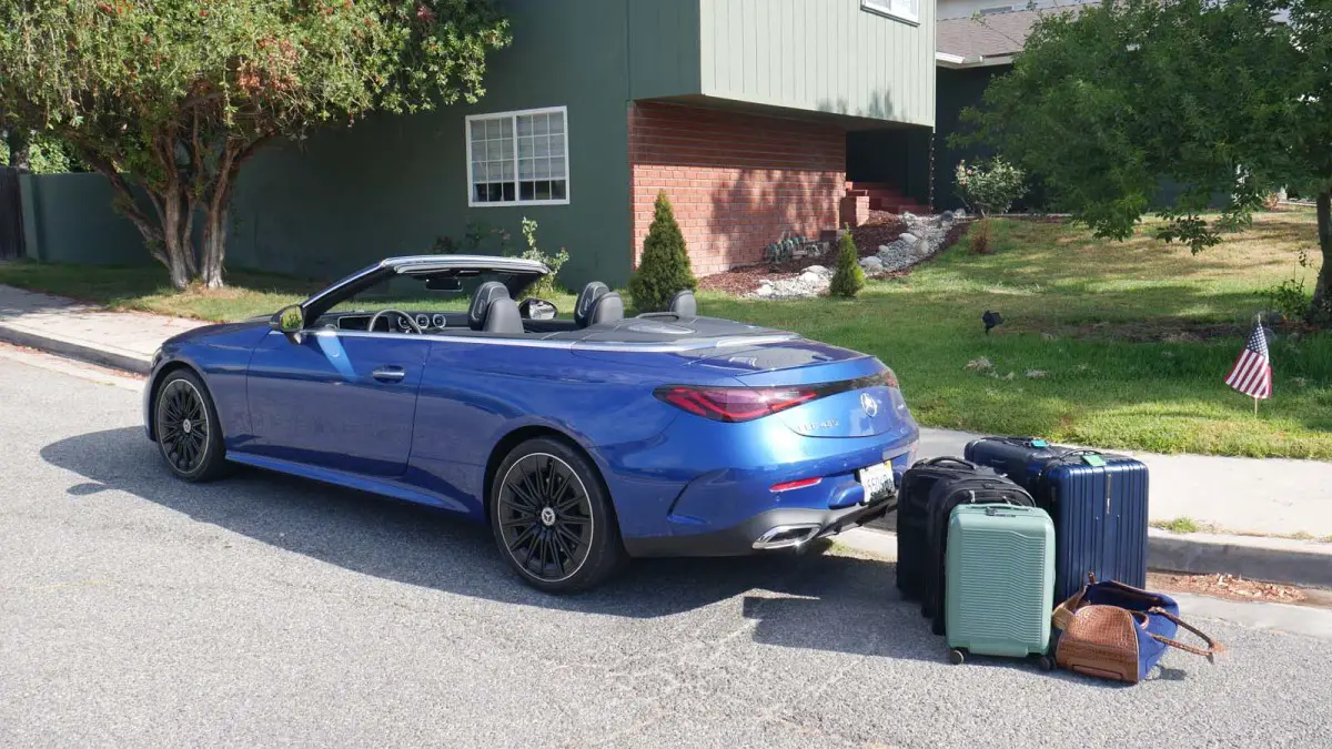 mercedes-benz-cle-cabriolet-luggage-test:-how-much-fits-in-the-trunk?