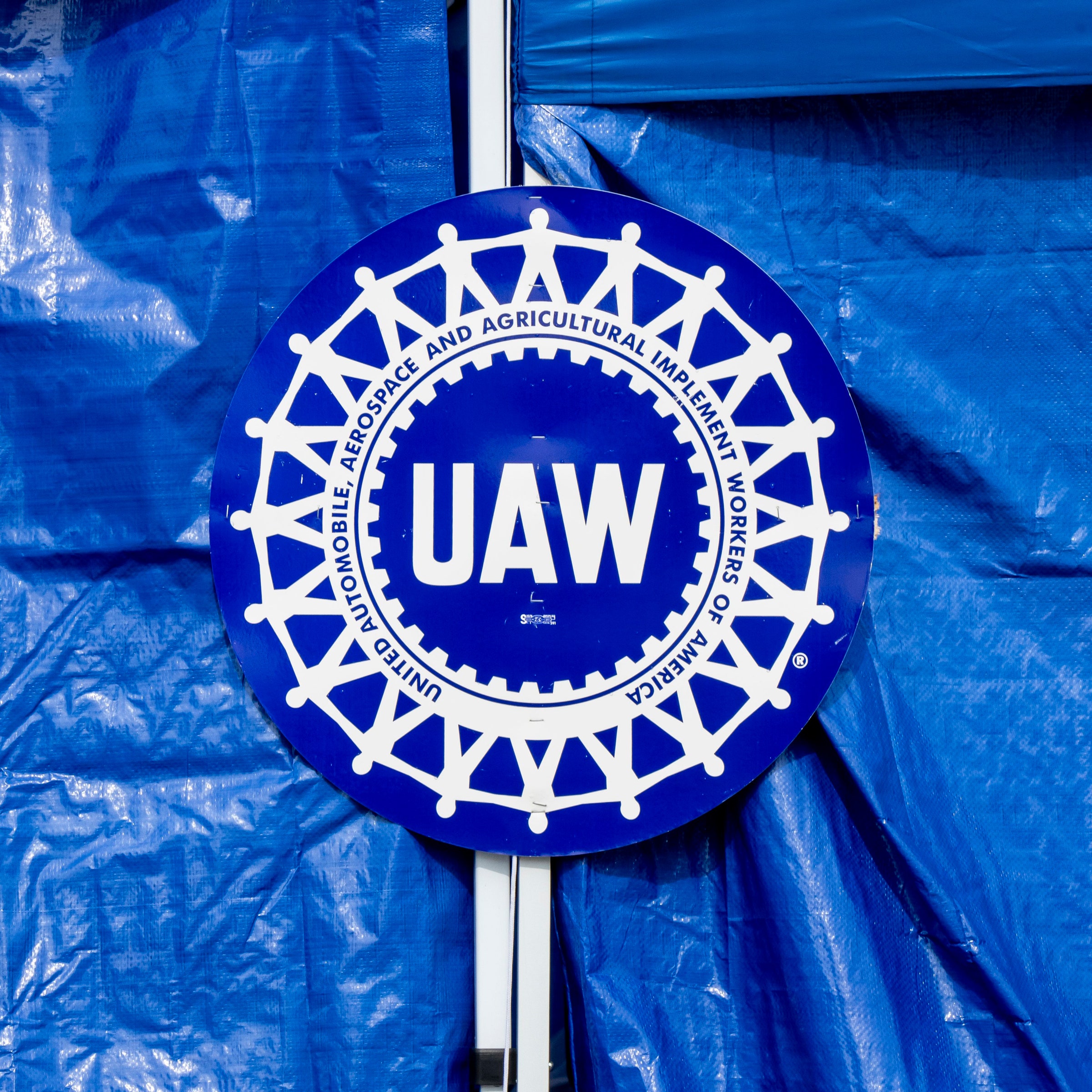 uaw-files-federal-labor-charges-against-donald-trump-and-elon-musk,-alleging-they-tried-to-‘threaten-and-intimidate-workers’