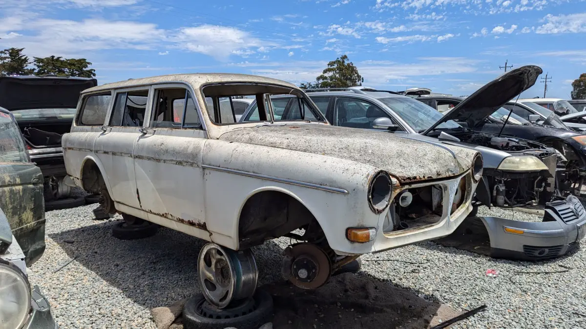 junkyard-gem:-1965-volvo-amazon-wagon