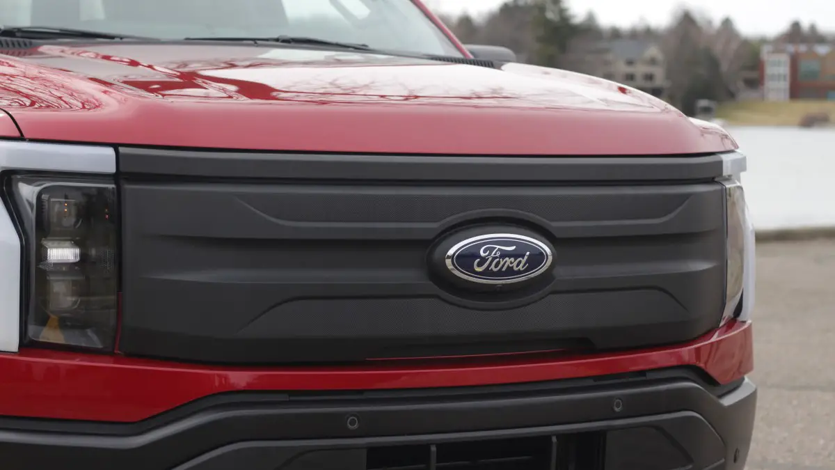 ford-cancels-electric-three-row-suv,-pivots-to-hybrid