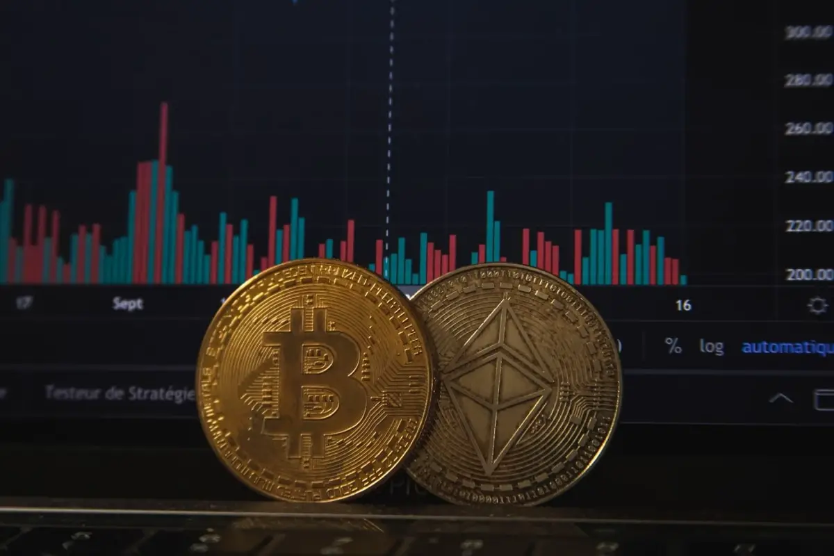 bitcoin-sees-minor-gains-alongside-dogecoin,-cardano-as-market-shows-signs-of-volatility