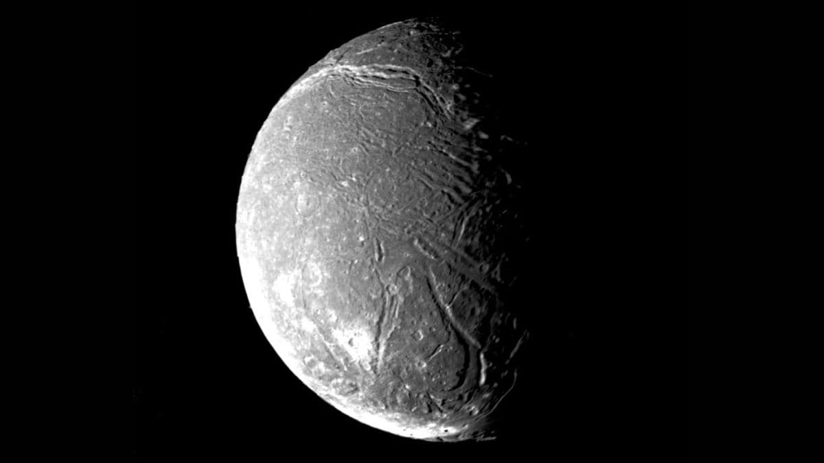 james-webb-space-telescope-detects-possible-liquid-ocean-on-uranus-moon-ariel